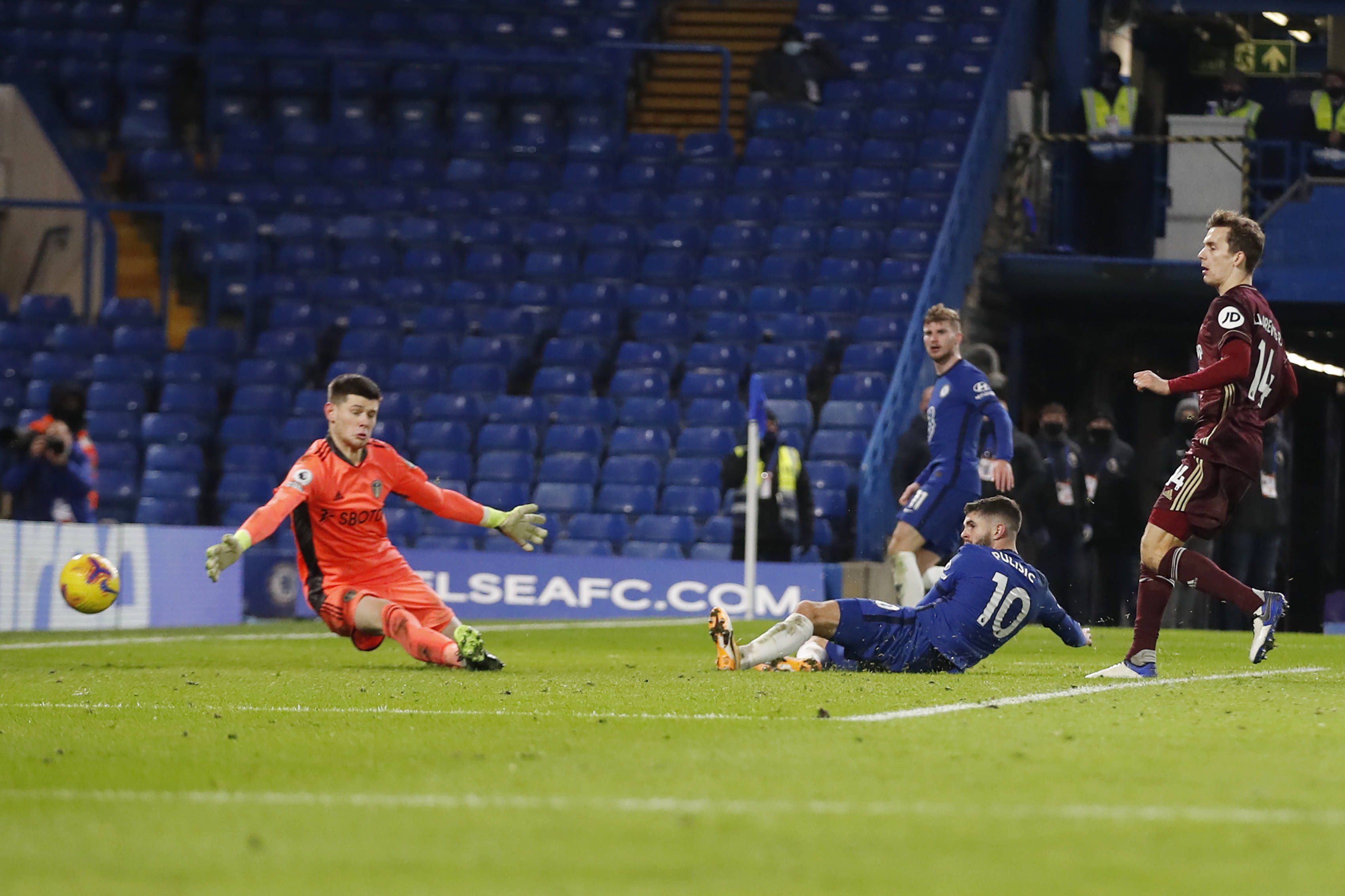 在经济压力 在经济压力